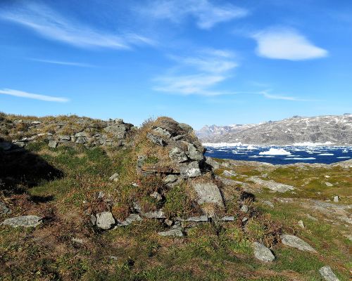 The Red House - Eastgreenland - Gesellschaft - Kultur - Sprache