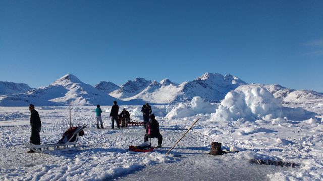 The Red House - Eastgreenland - Aktivitäten - Eisfischen
