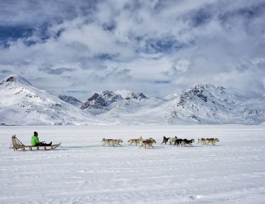 The Red House - Eastgreenland - Politik - Wirtschaft