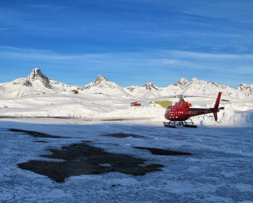 The Red House - Eastgreenland - Geschichte - Flugzeug