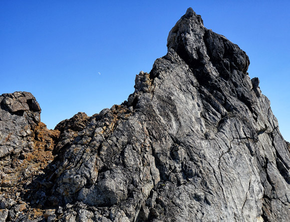 The Red House - Eastgreenland - Aktivitäten - Eisklettern - Felsklettern - Bergsteigen
