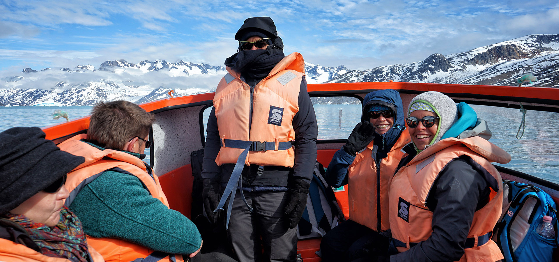 The Red House - Eastgreenland - Politik - Wirtschaft