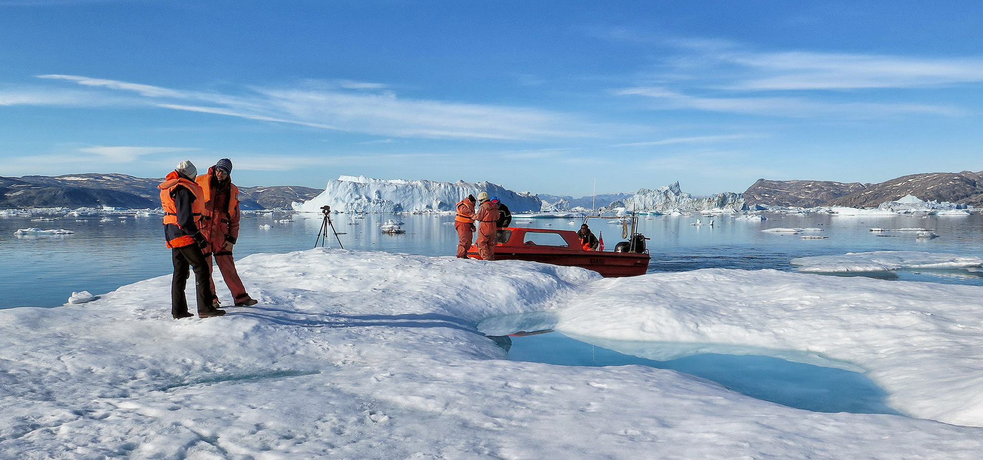 The Red House - Eastgreenland - Politik - Wirtschaft